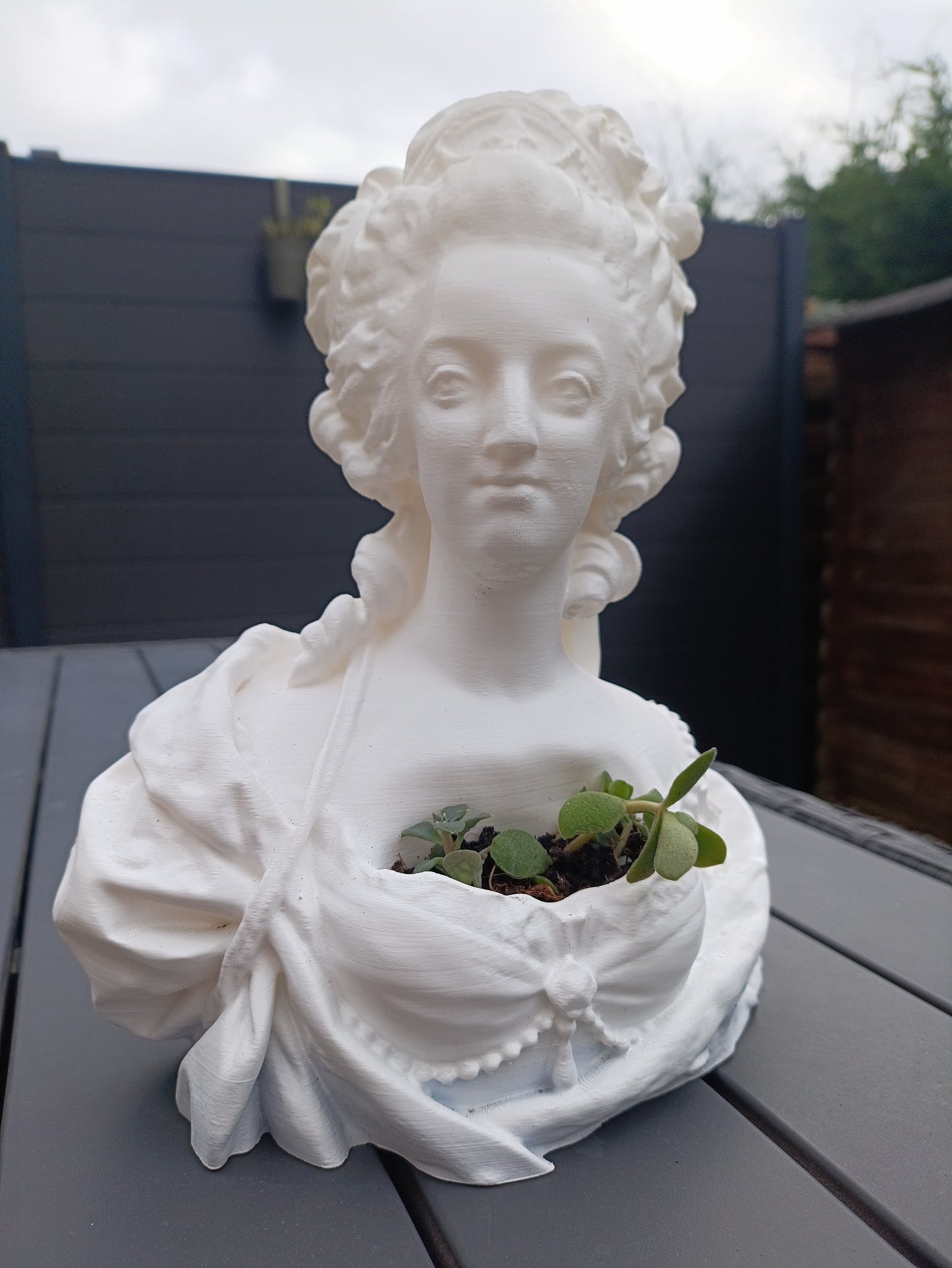 Elegant Marie Antoinette planter: Royal Décor for Chic Interiors | Handcrafted planter statue