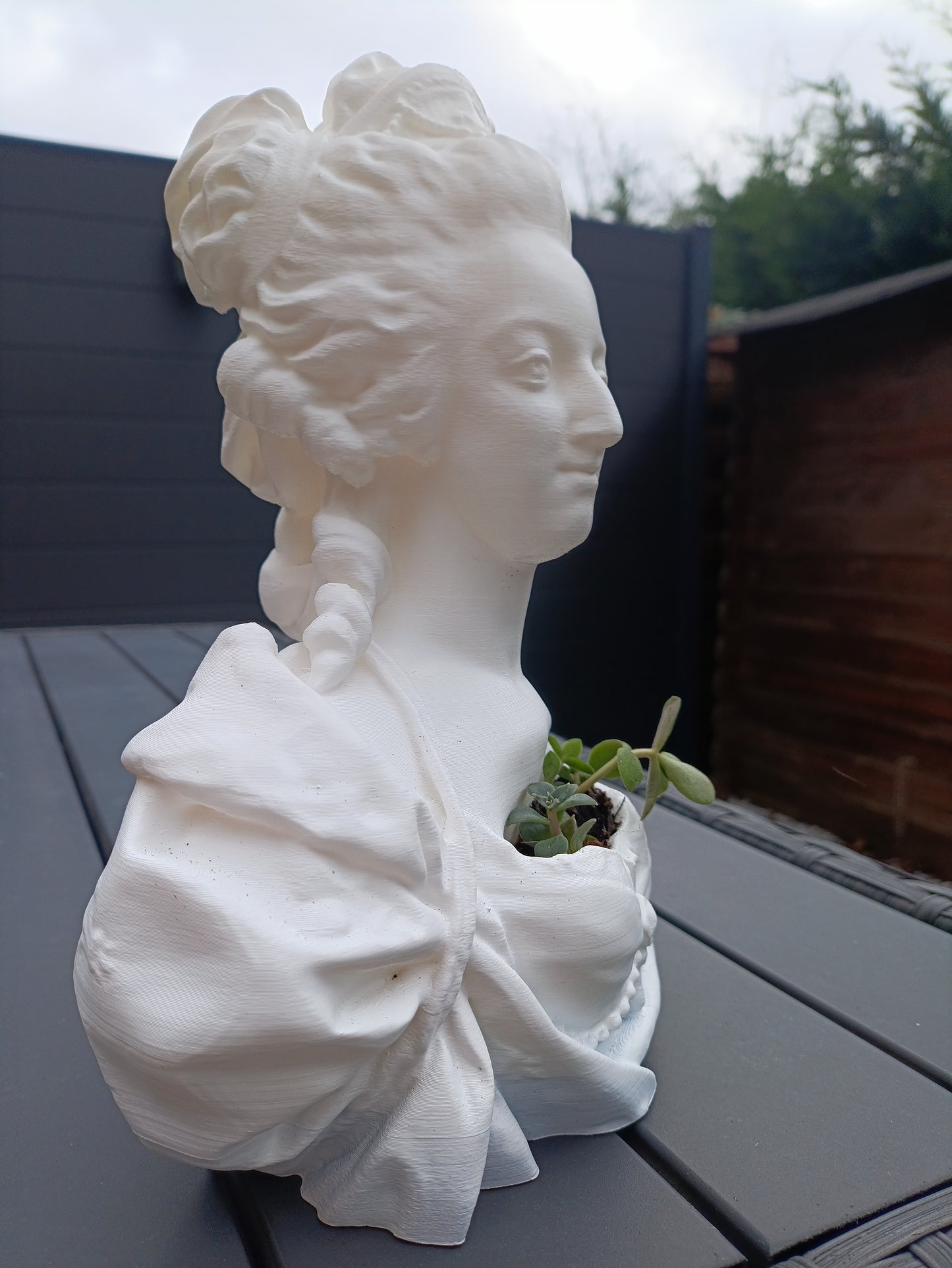 Elegant Marie Antoinette planter: Royal Décor for Chic Interiors | Handcrafted planter statue