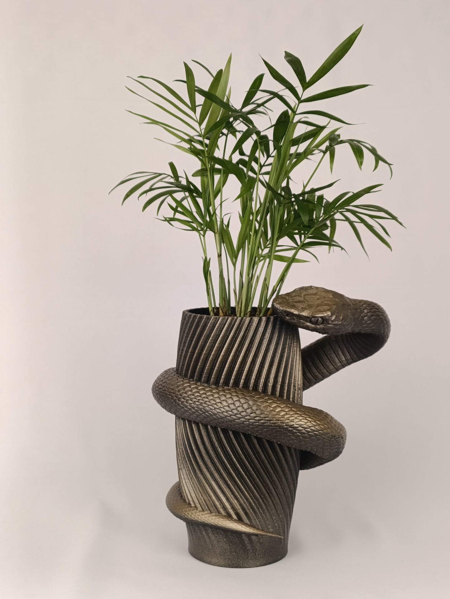 Vertical Snake Planter – Unique and Eye-Catching Home & Garden Decor