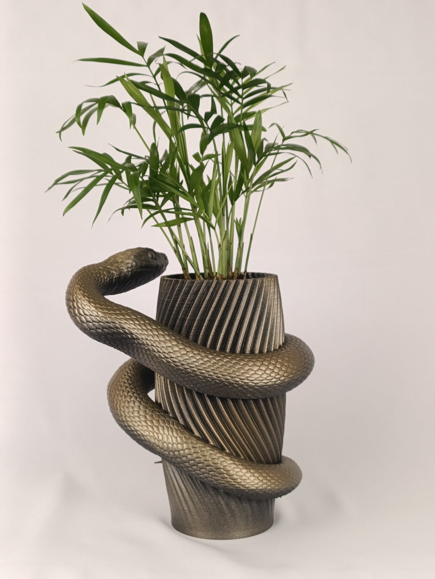 Vertical Snake Planter – Unique and Eye-Catching Home & Garden Decor